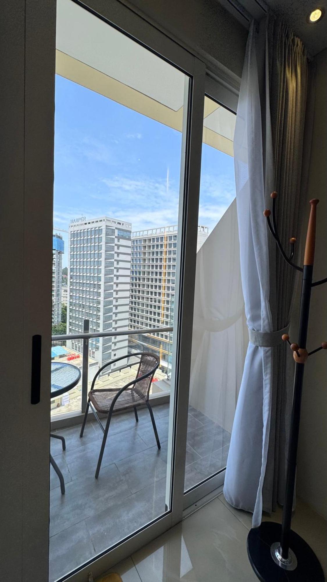 Nagoya Thamrin Apartment High Floor With View Luaran gambar